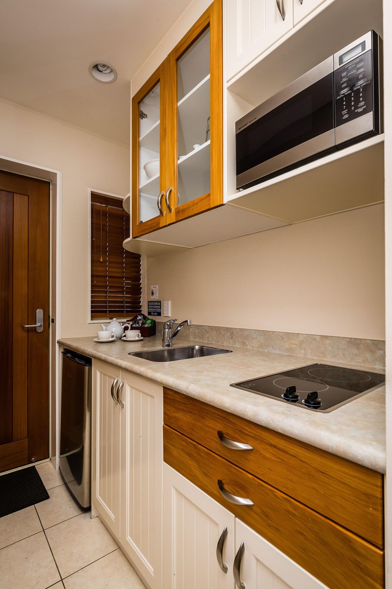 Pebble Beach Motor Inn Napier Luaran gambar A typical kitchenette