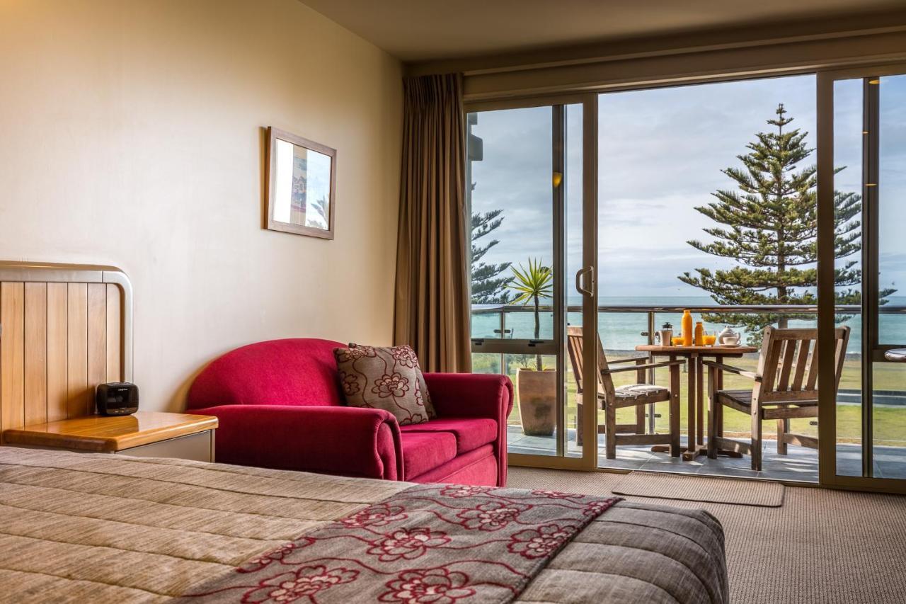 Pebble Beach Motor Inn Napier Luaran gambar A room at the Bayview Hotel